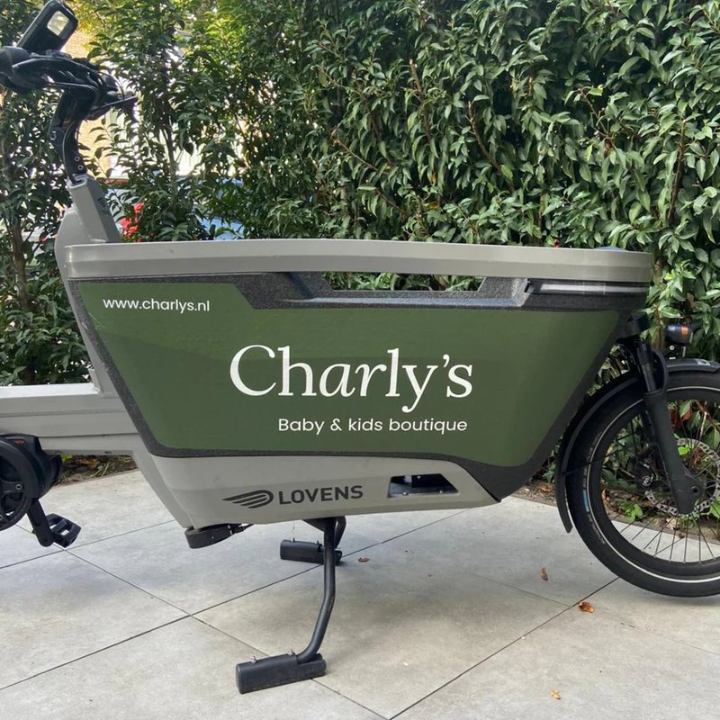 Lovens bakfiets met merksticker